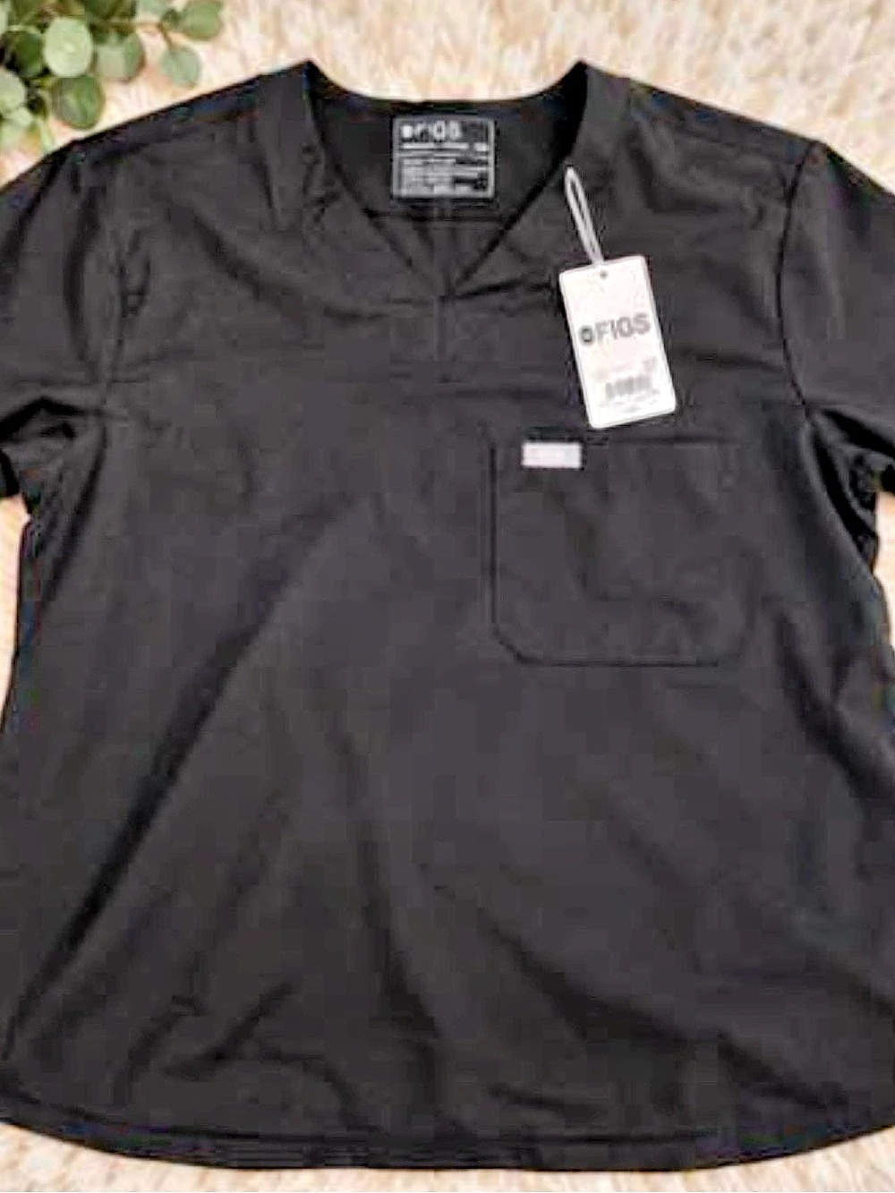 FIGS Catarina Scrub Top Short Sleeve Scrub Top in Black NWT